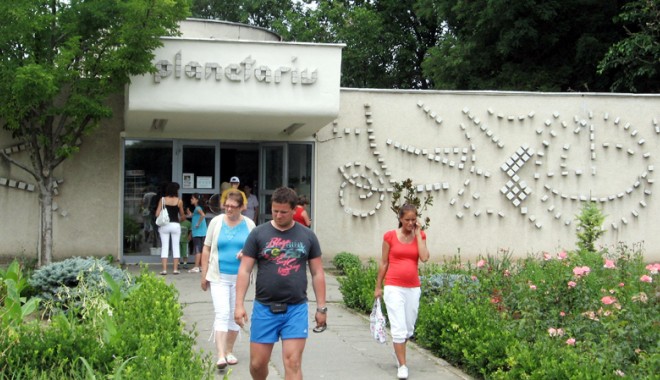 Planetariul din Constanța așteaptă turiștii noaptea - planetariu-1309532602.jpg