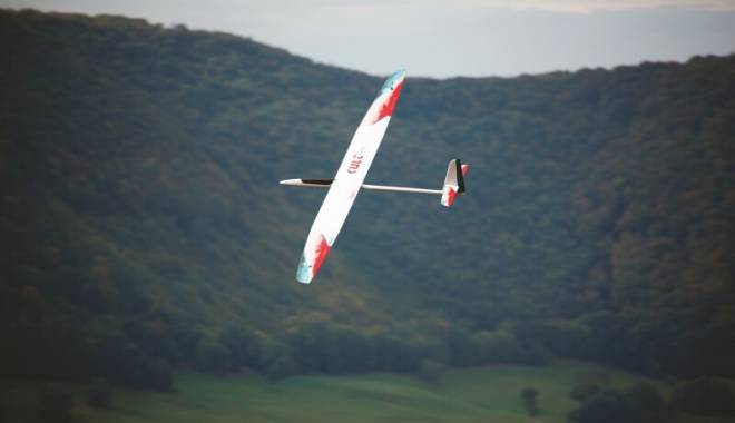 Au fost reluate căutările pilotului dispărut joi - planor-1439018756.jpg