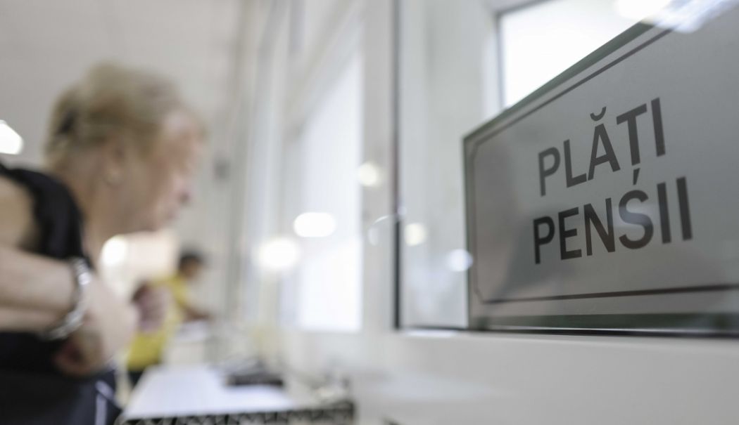 Fondul de rezervă, singura soluţie găsită de Guvern pentru plata pensiilor pe luna decembrie