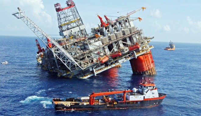 13 morți și 40 de dispăruți după scufundarea platformei petroliere în Rusia - platformapetrolierarusia-1324308757.jpg