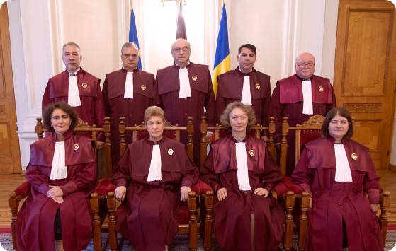 De ce a trântit CCR legea care interzice cumulul pensie-salariu - 5 dintre cei 9 judecători beneficiază de ambele