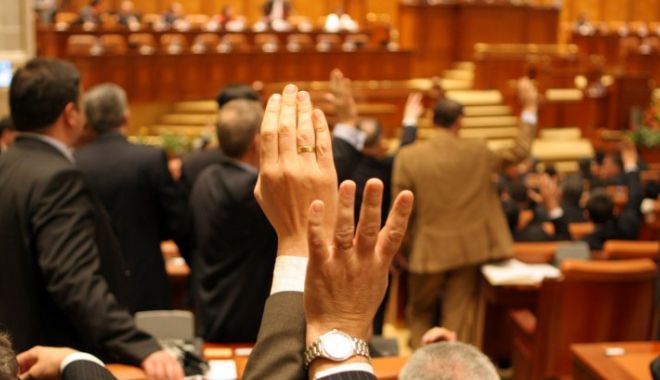 Sesiunea parlamentară începe fără proiectul de buget - plenparlament12086300-1549265276.jpg