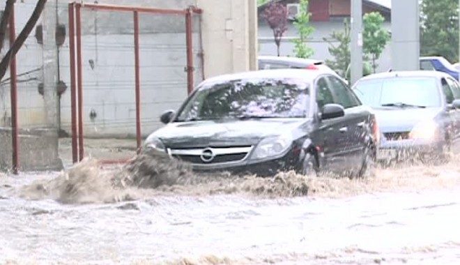 Ce a lăsat în urmă potopul de ieri în Constanța - ploaie-1337502041.jpg