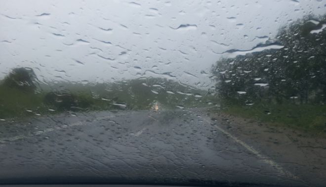 Atenție șoferi! Ploaie torențială pe A2 între Lehliu și Vâlcele