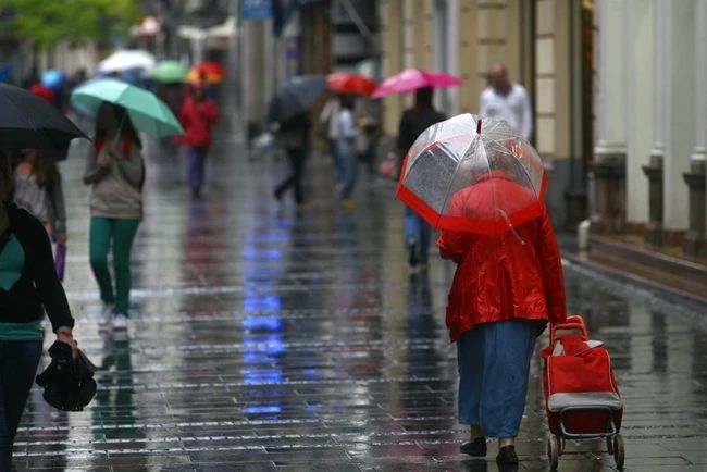 ANM anunță o săptămână cu vreme rece în aproape toată țara - ploaie-1747028017.jpg