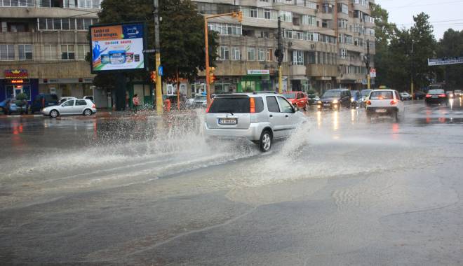 Se strică din nou vremea. ANM a emis o informare de ploi și vânt - ploaie1-1457257181.jpg
