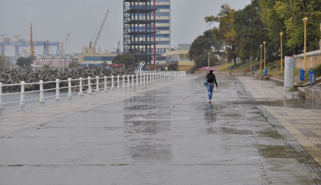 Temperaturi în scădere și precipitații, pe litoral - ploaie10-1344443009.jpg