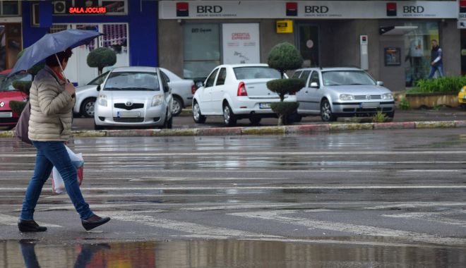 Ploi slabe şi temperaturi scăzute, la Constanţa - ploaie2-1604948089.jpg
