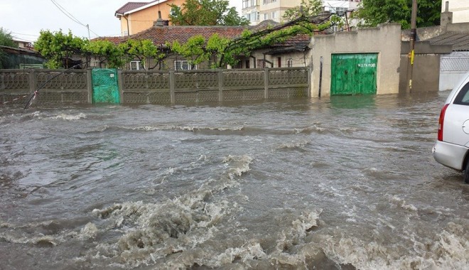 Galerie FOTO. Ce a lăsat în urmă potopul din Constanța - ploaie4-1400419543.jpg