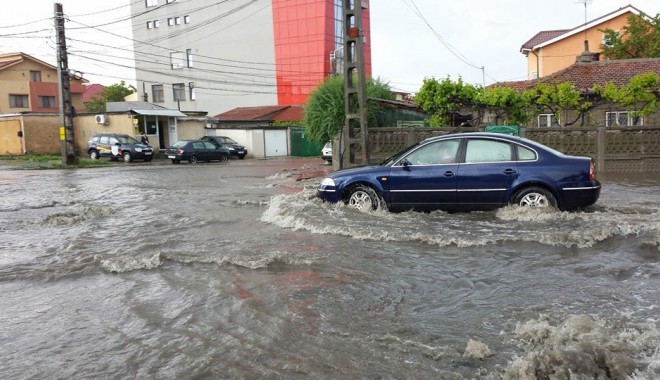 Galerie FOTO. Ce a lăsat în urmă potopul din Constanța - ploaie5-1400419553.jpg