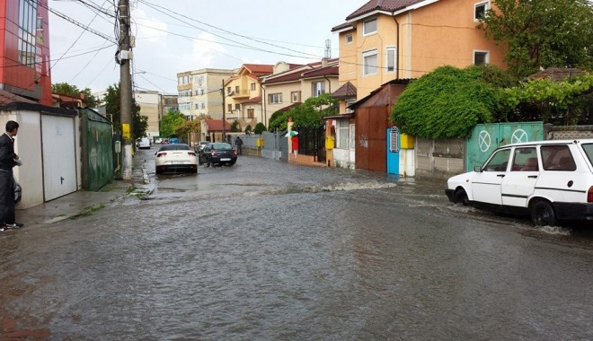 Galerie FOTO. Ce a lăsat în urmă potopul din Constanța - ploaie6-1400419563.jpg