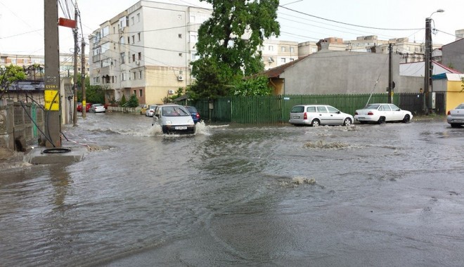 Galerie FOTO. Ce a lăsat în urmă potopul din Constanța - ploaie7-1400419575.jpg