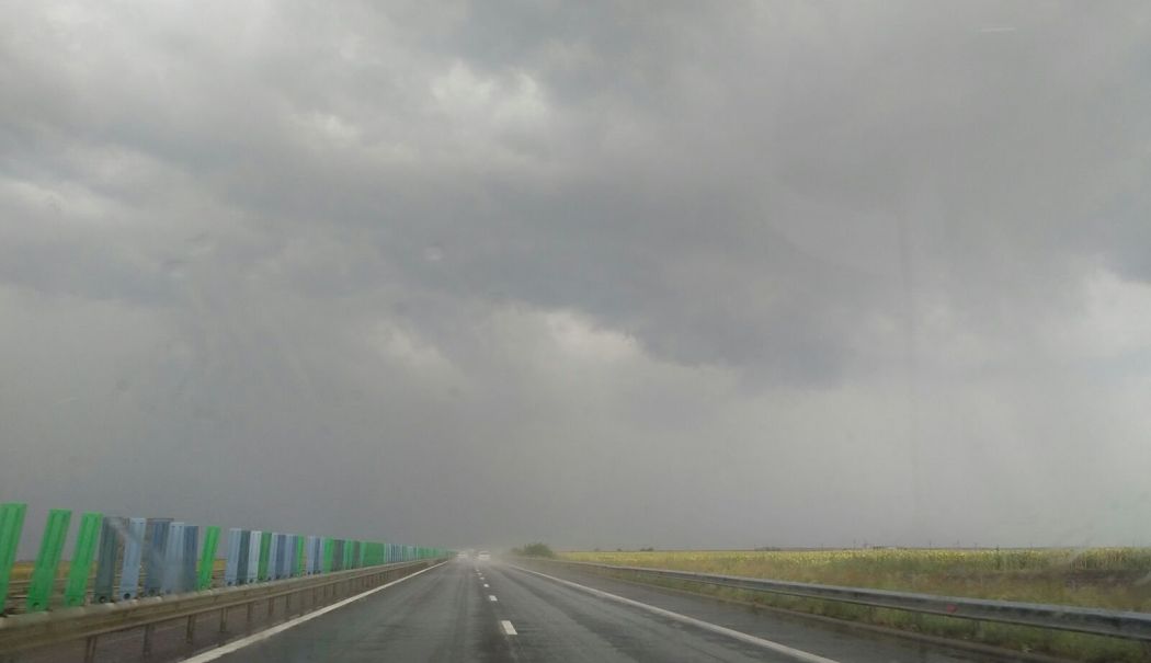 Atenție șoferi! Circulați cu prudență pe autostrada A2 din cauza ploii torențiale