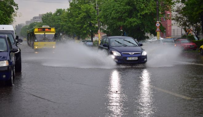 Avertizare de la meteorologi. SE STRICĂ VREMEA la Constanța! - ploaiebulevardullapusneanuinunda-1529585580.jpg