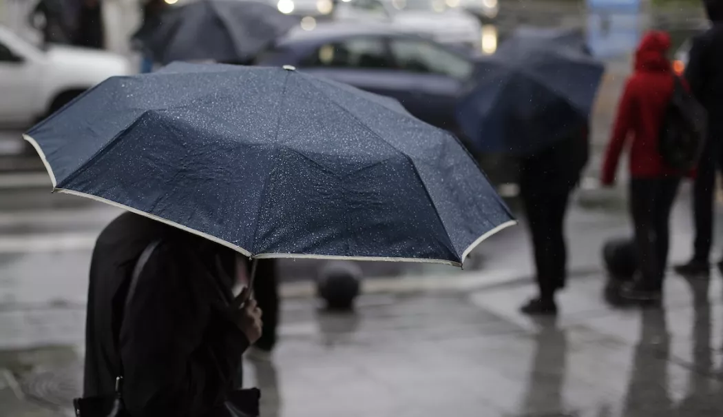 Vreme schimbătoare în mini-vacanța de Rusalii. Ploi și vânt în aproape toată țara