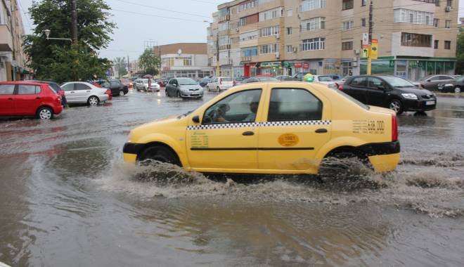 Se strică vremea! AVERTIZARE de ploi și vijeli la CONSTANȚA și în toată țara! - ploaietorentialabaltoci-1430905101.jpg