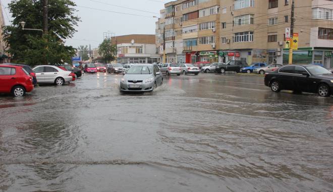 Se așteaptă FURTUNĂ PUTERNICĂ la CONSTANȚA. Se iau primele măsuri - ploaietorentialabaltoci1-1434441182.jpg