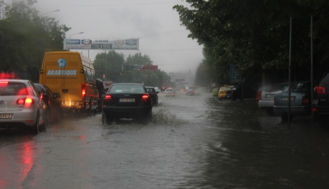 Cod galben de inundații, la Constanța - ploaietorentialabaltoci17-1372596399.jpg
