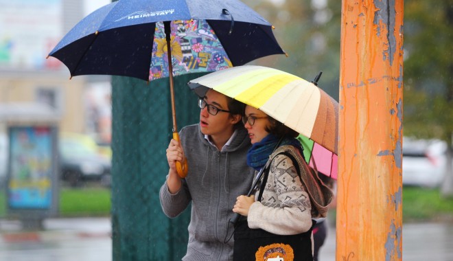 ANM. Cum va fi vremea în următoarele două săptămâni, la Constanța - ploaieumbrelavremea4-1413815241.jpg