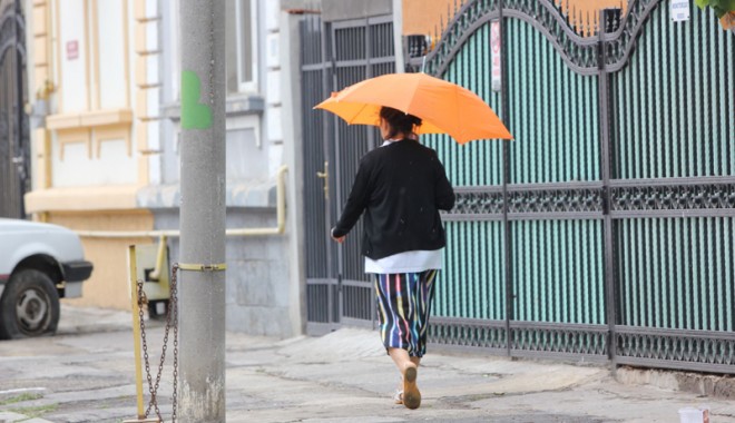 Cum va fi vremea în week-end, la Constanța - ploaieumbrelavremeploioasa-1380299722.jpg