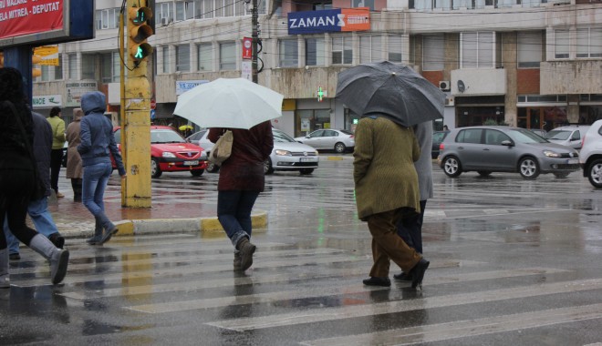 ANM. Cum va fi vremea astăzi, la Constanța - ploaieumbrelavremeploioasa1-1394097300.jpg