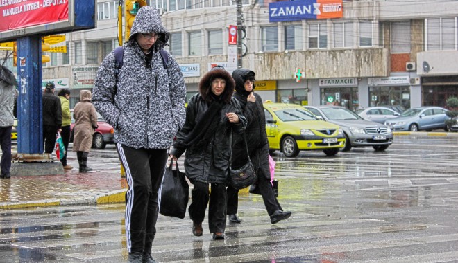 Prognoza meteo / Când vine frigul la Constanța - ploaieumbrelavremeploioasa7-1383571430.jpg
