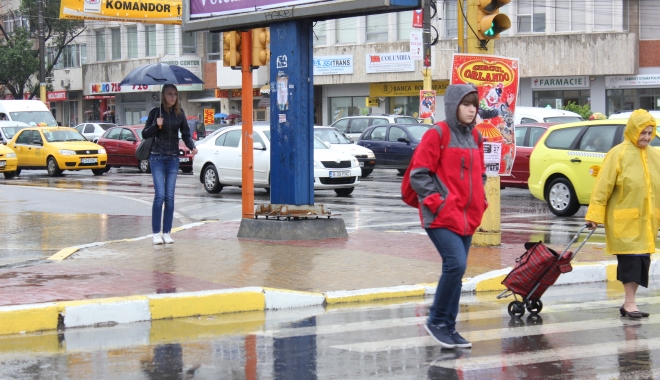 INFORMARE METEO DE VREME URÂTĂ! Vreme rece și vânt puternic, în week-end, la Constanța - ploaievremerea2-1489752546.jpg