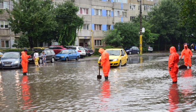 Vremea pe litoral. Vin furtunile și ploile - ploi-1532011756.jpg