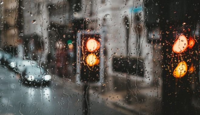 Avertizare de călătorie, emisă de MAE, pentru Bulgaria: Cod portocaliu de precipitații abundente - ploi-1634029570.jpg