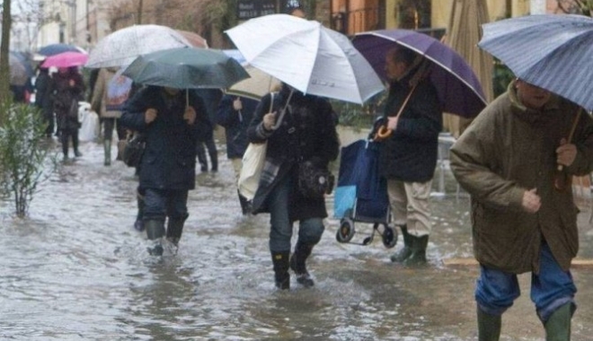 AVERTIZARE METEO: VREMEA SE STRICĂ RADICAL! PLOI ABUNDENTE LA CONSTANȚA ȘI ÎN TOATĂ ȚARA - ploi82392500-1487435198.jpg