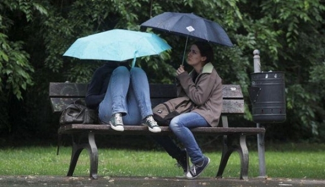 Alertă meteo. Vremea se schimbă radical. După caniculă vine toamna. Cât de tare se răcește vremea - ploimai-1470814796.jpg