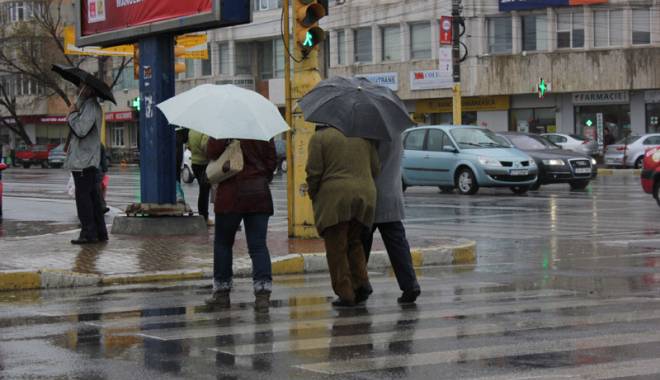 Ploi multe și temperaturi ridicate, la Constanța - ploimulte-1417620585.jpg