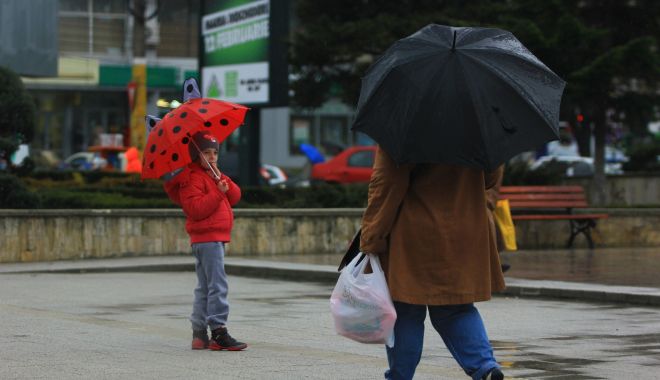 Ploi şi frig, de astăzi,  la Constanţa - ploisifrig-1603989791.jpg