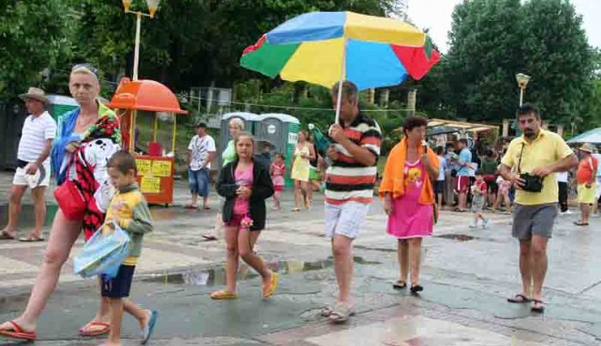 Ploi și furtuni, după-amiază,  și maxime de 30 de grade  Celsius, la Constanța - ploisifurtuni-1405529104.jpg