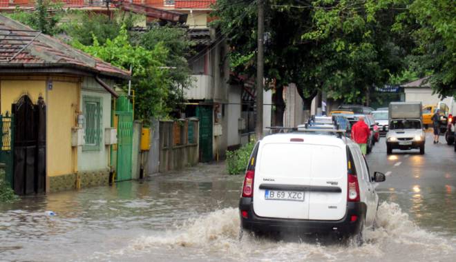 Ploi și vijelii. Comandamentul pentru situații de urgență al RAJA, activat! - ploisivijelii-1434466894.jpg