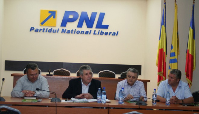 Primarii PNL au primit informații privind programele de dezvoltare rurală - pnl5349-1370260535.jpg