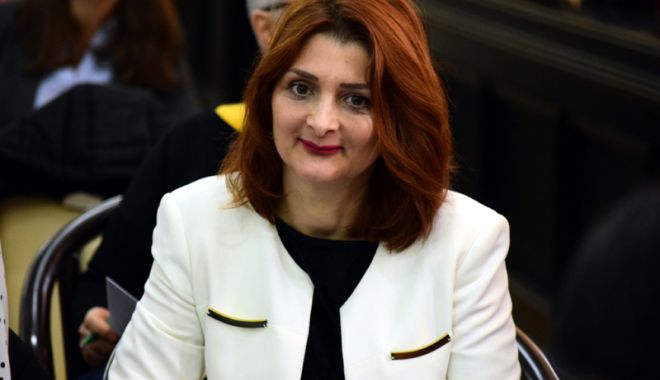 Liberalii trag un semnal de alarmă. Scările de acces către plaja Modern, pericol public - pnlandreimihaela-1523896461.jpg
