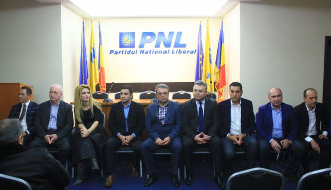 Bătrânii liberali au pus parul pe 