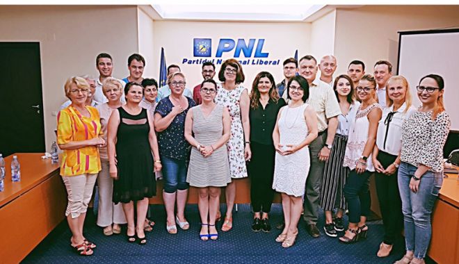 Liberalii din Constanța iau lecții pentru a învăța cum să comunice eficient - pnlcurs-1532359978.jpg