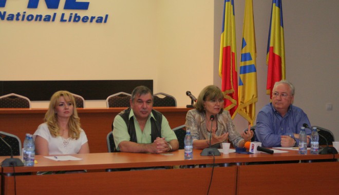Dezbatere pe tema Constituției, organizată de liberalii constănțeni - pnldezbatereconstitutie-1369559787.jpg