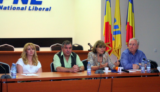 Dezbatere pe tema Constituției, organizată de liberalii constănțeni - pnldezbatereconstitutie-1369579829.jpg