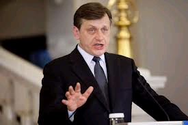 PNL schimbă patru miniștri.  Care sunt aceștia - pnlschimbacopy-1391792229.jpg
