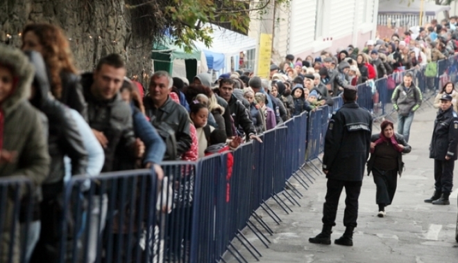 Sute de pelerini au avut nevoie de îngrijiri medicale la moaștele Sfintei Parascheva - po-1508055119.jpg