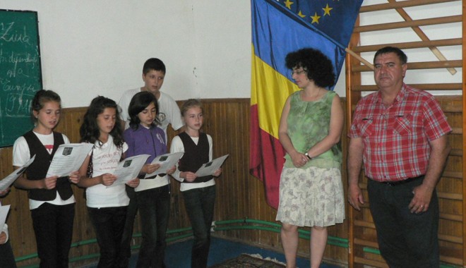 Ziua Europei, sărbătorită la Poarta Albă - poartaalba-1336593661.jpg