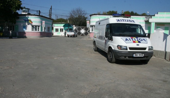 A încercat să introducă două telefoane mobile în Penitenciar - poartaalbapenitenciarintrare1314-1351417121.jpg