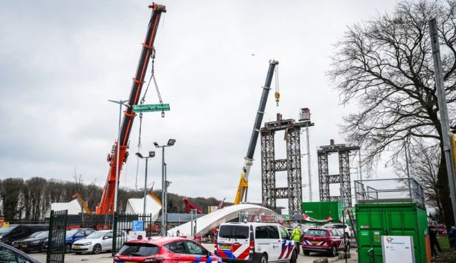 Doi morţi şi doi răniţi în urma prăbuşirii unui pod în construcţie - pod-1708531031.jpg