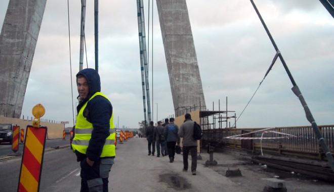 Traficul pe podul Agigea, închis complet din 15 în 15 minute - podagigea1-1382272586.jpg