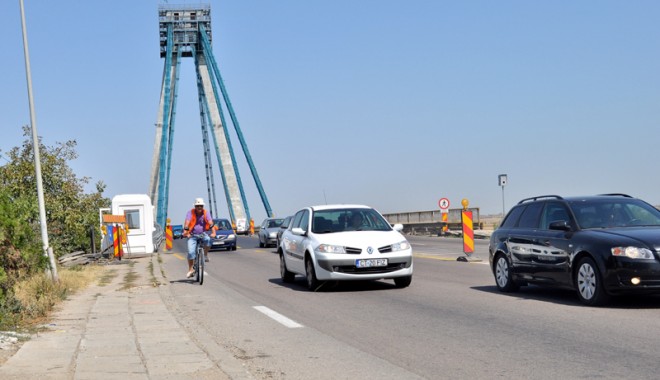 Restricția pe podul Agigea  se prelungește - podagigea10-1376323047.jpg
