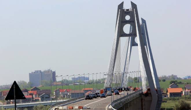 Noul pod de la Agigea  a intrat iarăși în lucrări.  Când va fi dat în folosință - podagigeaport3-1442425461.jpg