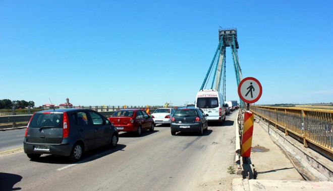Restricții pe podul Agigea, până la sfârșitul lui septembrie - podagigeatraficmasini13-1379080040.jpg